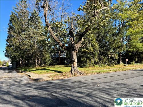 215 S 23rd St, ALLENTOWN, PA, 18104-6530 | Card Image