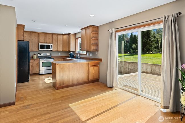 Kitchen/Eating area | Image 12