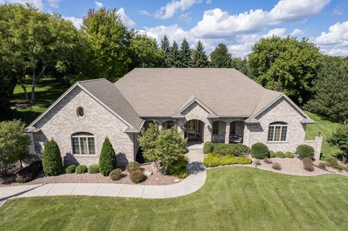 2530832 Overlook Ct, Pewaukee, WI, 53072-4746 | Card Image