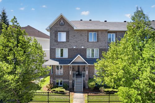 256 Cresthaven Drive, Barrhaven, ON, K2G6W4 | Card Image