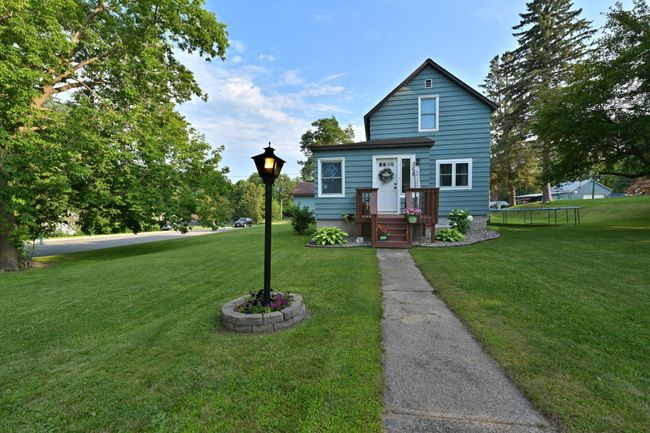 WONDERFUL CURB APPEAL | Image 23