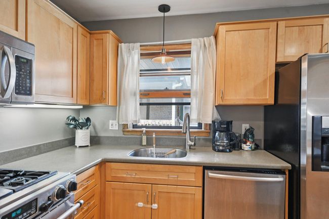 18-web-or-mls-Como Ave-1106-018.jpg | Image 12