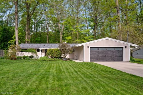2398 Chestnut Dr, Westlake, OH, 44145-3123 | Card Image
