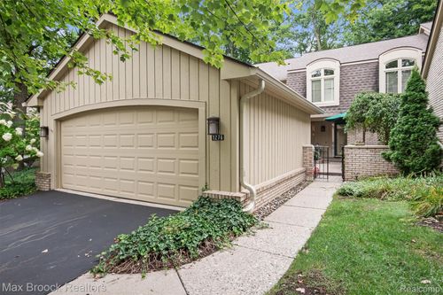 1276 Greenglen Ct, Bloomfield Hills, MI, 48304-1231 | Card Image