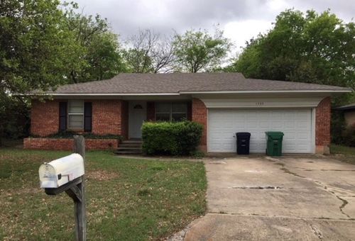 1705 Crescent St, Denton, TX, 76201-2541 | Card Image