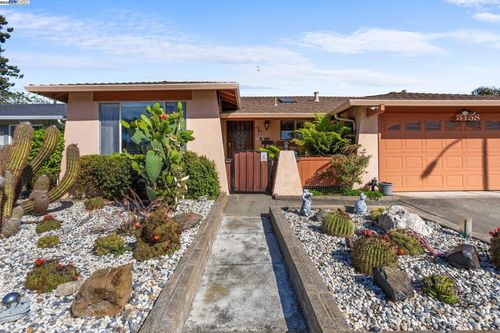 3158 Warwick Rd, Fremont, CA, 94555-2445 | Card Image