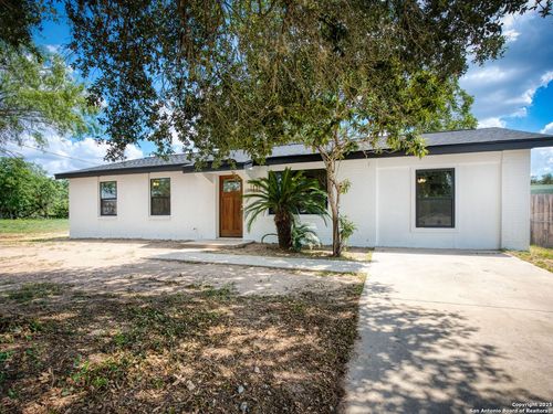 511 5th St, Natalia, TX, 78059 | Card Image