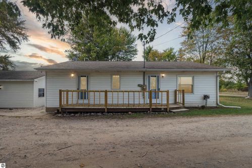 285 W Hoffman Rd, Saint Louis, MI, 48880-9204 | Card Image