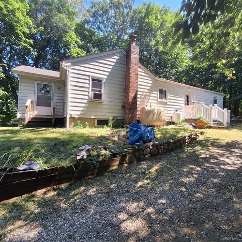 40 Christian Ave, Setauket, NY, 11733-1406 | Card Image