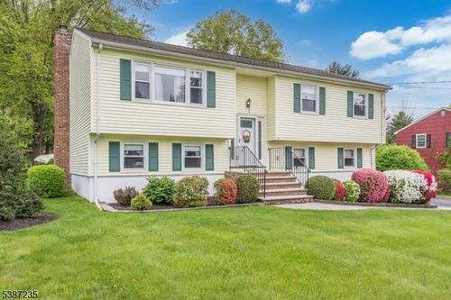 17 Meadow Ln, Hackettstown, NJ, 07840-4115 | Card Image