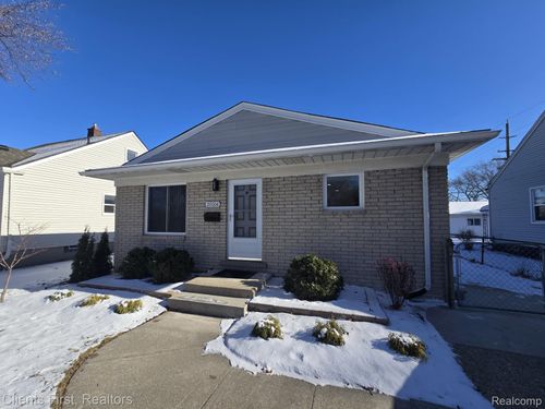 28004 Hughes St, Saint Clair Shores, MI, 48081-1424 | Card Image