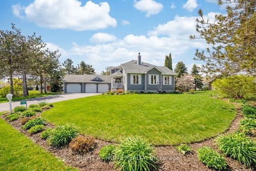54 Highland Dr, Oro-Medonte, ON, L0L2L0 | Card Image