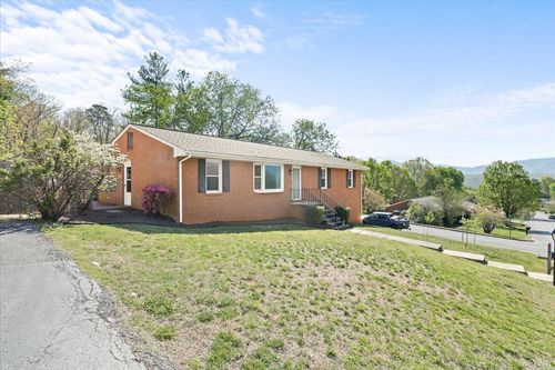 403 Ingal Blvd, Salem, VA, 24153-7916 | Card Image