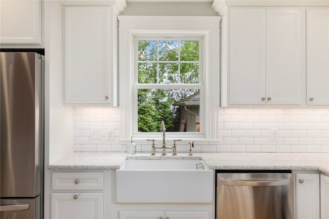 204 8 Th St, House other with 3 bedrooms, 2 bathrooms and 3 parking in Providence RI | Image 18