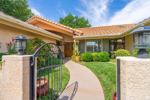 2952 S Jacob Hamblin Dr, St. George, UT, 84790-7802 | Card Image