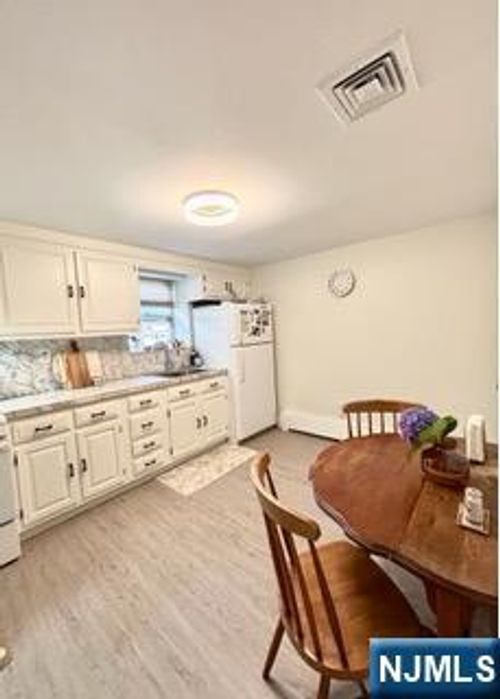 492 Stillwell Ave, Fort Lee, NJ, 07024-2130 | Card Image