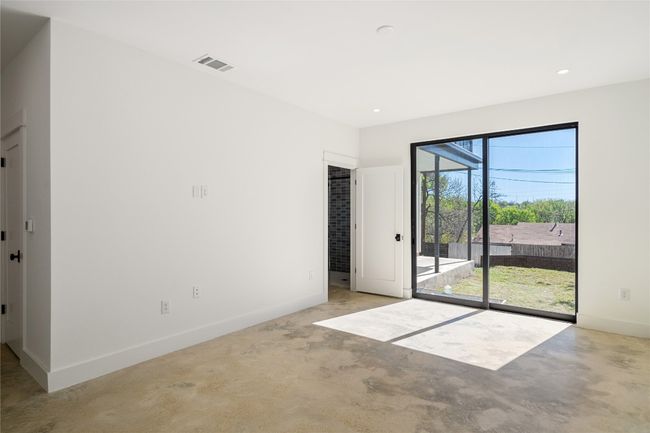Downstairs bedroom with en suite bathroom and walk in closet | Image 30