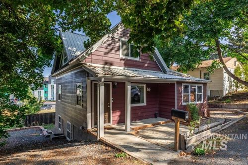 212 E Henley St, Moscow, ID, 83843-4201 | Card Image