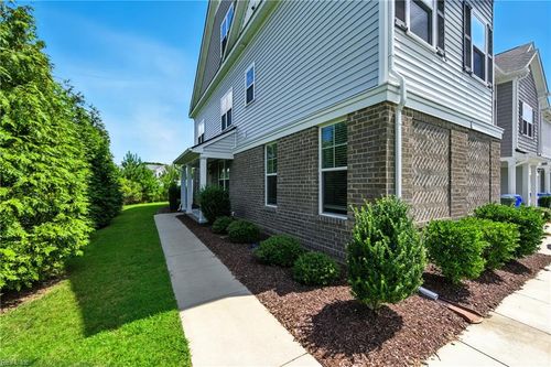 301 Sikeston Ln, Chesapeake, VA, 23322-7658 | Card Image