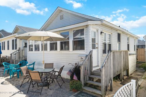 10 Brunswick Pl, Point Pleasant Beach, NJ, 08742-5618 | Card Image