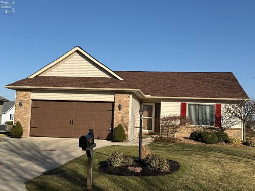 318 Country Meadows Dr, Oak Harbor, OH, 43449-1554 | Card Image