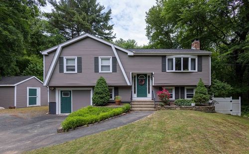 94 West St, Medway, MA, 02053-2226 | Card Image