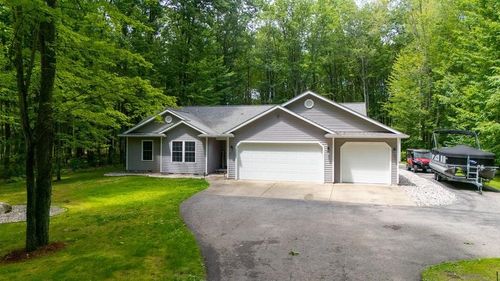 3120 Kens Pl, Roscommon, MI, 48653-8587 | Card Image