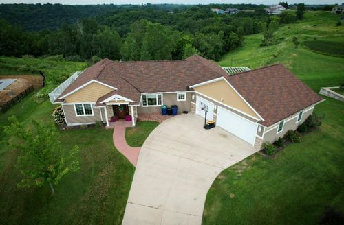 W3822 Highland Dr, La Crosse, WI, 54601-8613 | Card Image