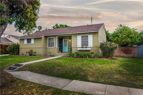 8136 Garden Grove, Reseda, CA, 91335 | Card Image