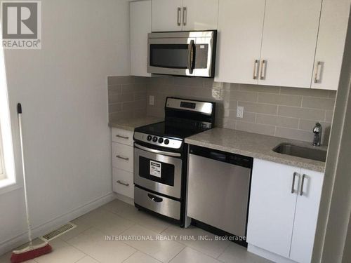unit-2-161 Montrose Avenue, Toronto (Trinity-Bellwoods), ON, M6J2T6 | Card Image