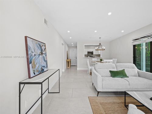 2-1305 Se 1st St, Fort Lauderdale, FL, 33301-3954 | Card Image