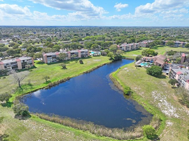 APT-301 - 7300 Lake Circle Dr, Condo with 2 bedrooms, 2 bathrooms and null parking in Margate FL | Image 39