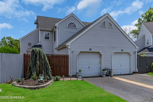 9 Robinson Ct, Freehold, NJ, 07728-4327 | Card Image