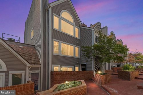 c62-5566 Langston Blvd, ARLINGTON, VA, 22207-1625 | Card Image