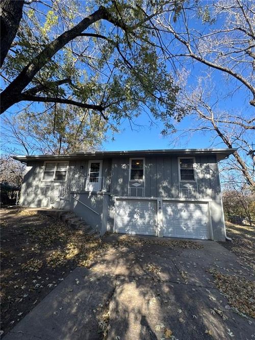 218 Sw 19th St, Oak Grove, MO, 64075-9241 | Card Image