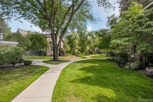 unit-25-1975 Klingensmith Rd, Bloomfield Hills, MI, 48302-0275 | Card Image