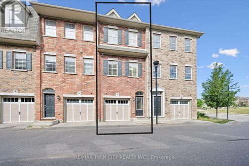 4 Cheltenham Mews, Kitchener, ON, N2H0B2 | Card Image