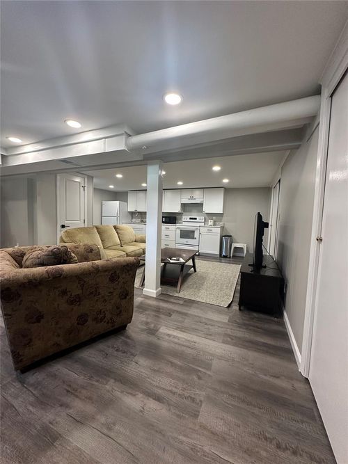 2 Sugarwood Ln, Commack, NY, 11725-3224 | Card Image