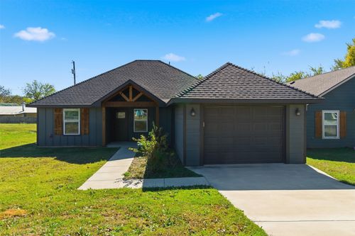 612 W Coffin St, Denison, TX, 75020-7519 | Card Image