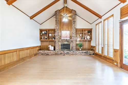 2424 Fox Glenn Cir, Bedford, TX, 76021-2671 | Card Image
