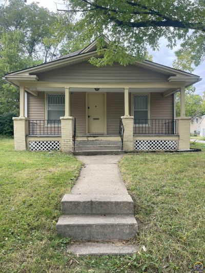 1101 Sw Plass Ave, House other with 2 bedrooms, 1 bathrooms and null parking in Topeka KS | Image 1