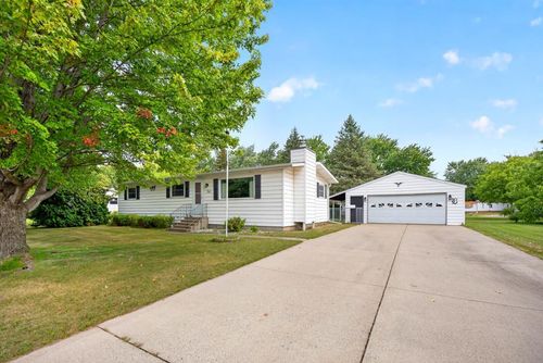 741 S 10th St, Lake City, MN, 55041-2104 | Card Image