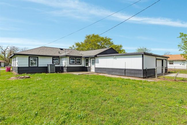 Did I mention the oversized garage? | Image 19