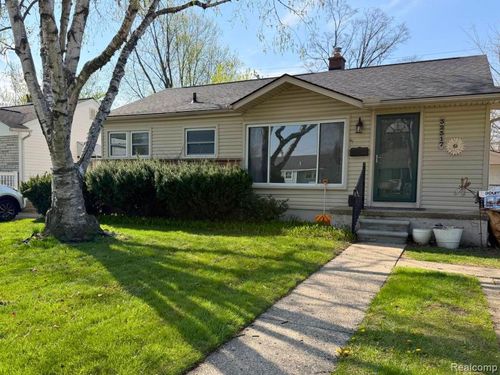 32317 Hazelwood St, Westland, MI, 48186-8937 | Card Image