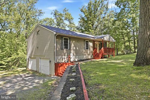 55 Red Squirrel Rd, HARPERS FERRY, WV, 25425-4900 | Card Image