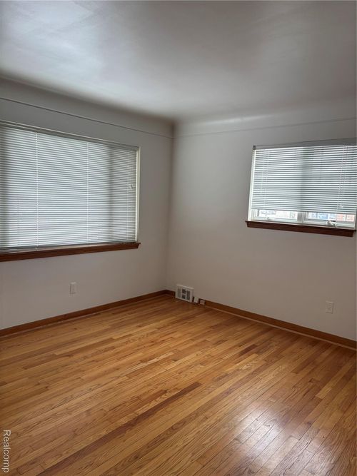 1641 Fairview Ave, Royal Oak, MI, 48073-3235 | Card Image