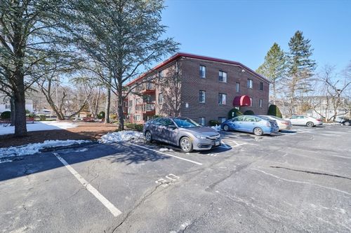 12-1011 Main St, Woburn, MA, 01801-1267 | Card Image