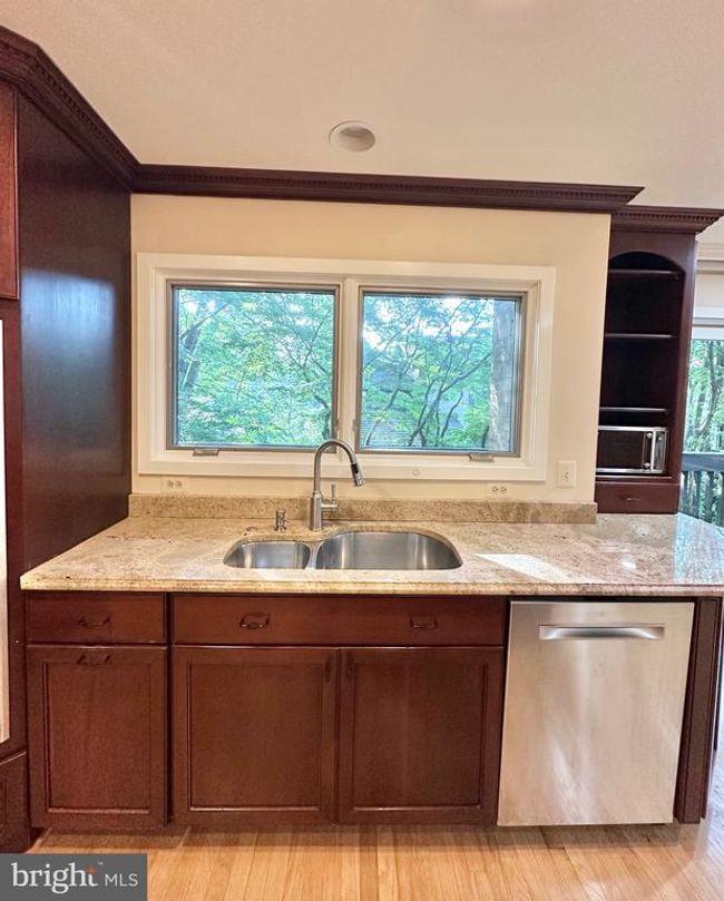 2021 Lakebreeze Way, Townhouse with 3 bedrooms, 4 bathrooms and null parking in RESTON VA | Image 15