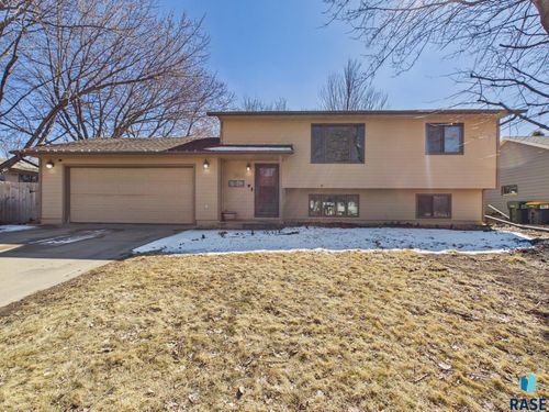 213 W Spruce St, Brandon, SD, 57005-1944 | Card Image