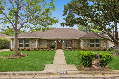 4008 Kingswick Dr, Arlington, TX, 76016-3215 | Card Image